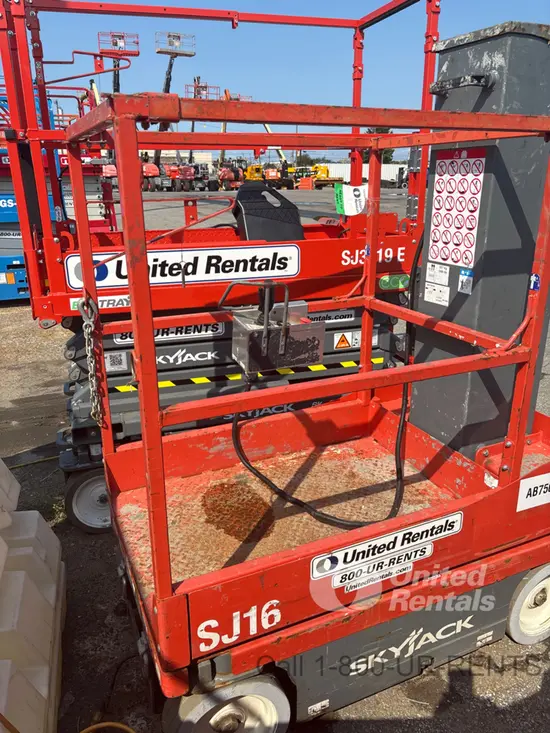 2018 Skyjack SJ16 Self-Propelled One-Person Lift