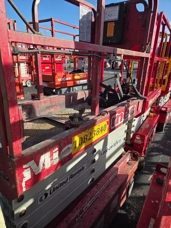 2018 MEC MICRO 19 Scissor Lift