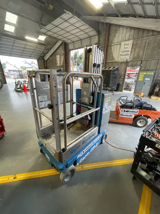 2018 Genie GR-20 Self-Propelled One-Person Lift