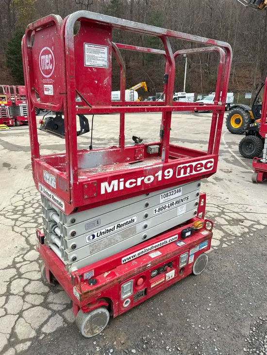 2018 MEC MICRO 19 Scissor Lift