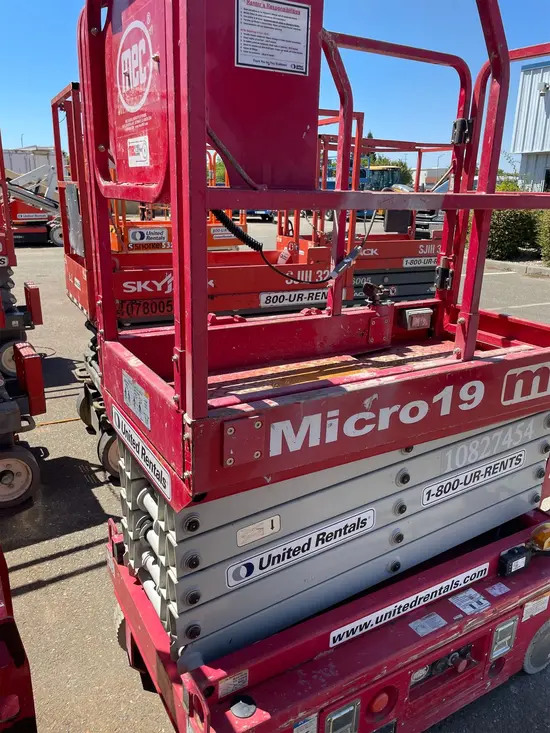 2018 MEC MICRO 19 Scissor Lift