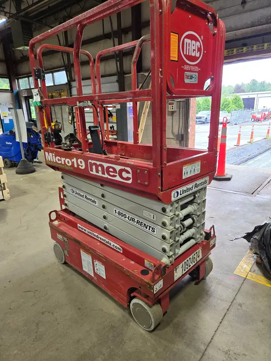 2019 MEC MICRO 19 Scissor Lift