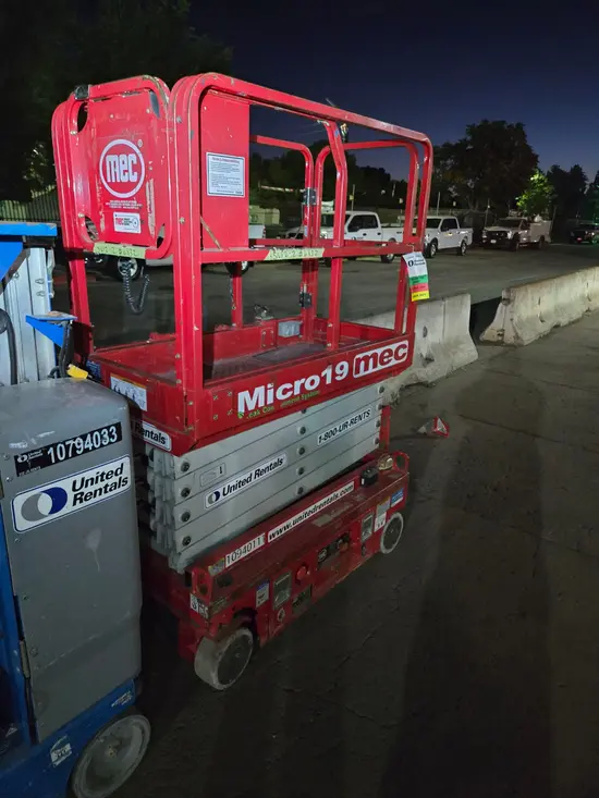 2019 MEC MICRO 19 Scissor Lift