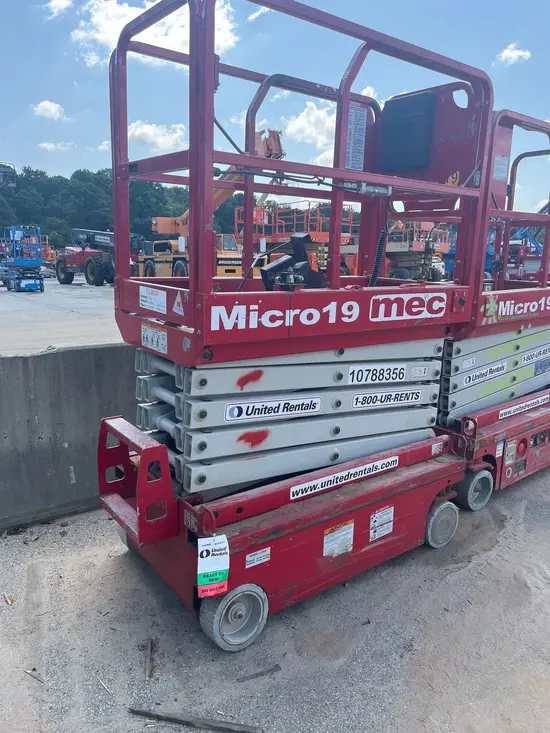 2018 MEC MICRO 19 Scissor Lift