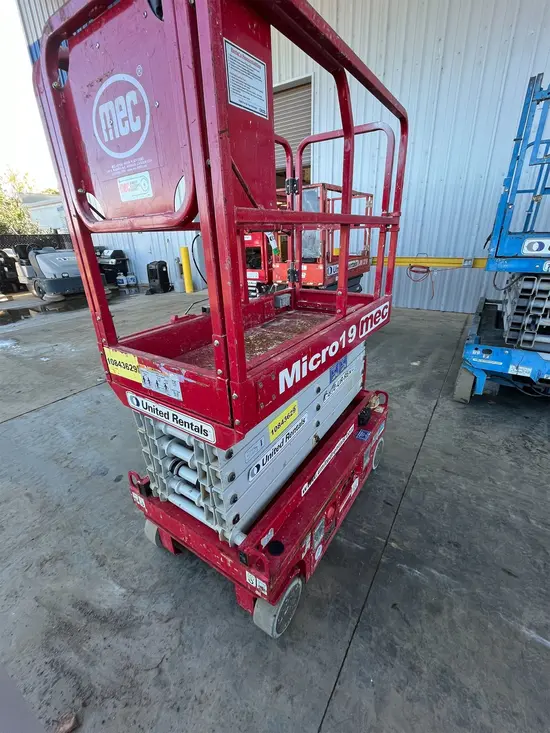 2018 MEC MICRO 19 Scissor Lift