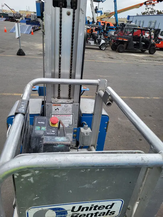 2018 Genie GR-20 Self-Propelled One-Person Lift
