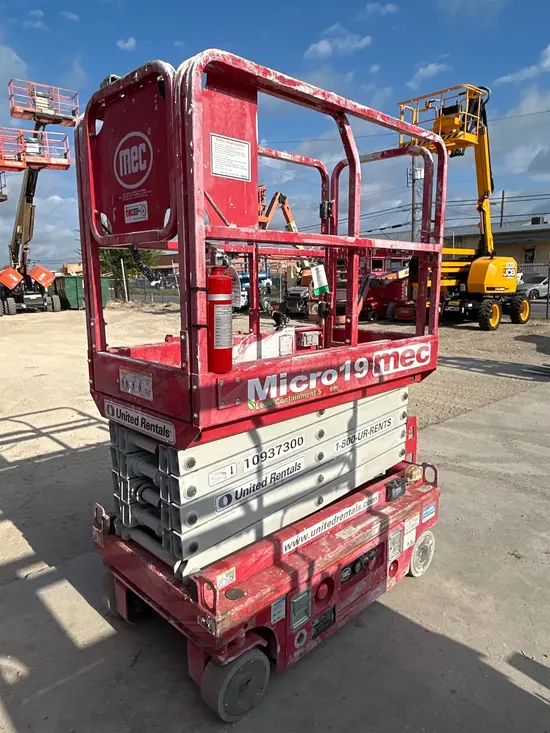 2019 MEC MICRO 19 Scissor Lift