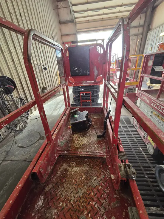 2019 MEC MICRO 19 Scissor Lift