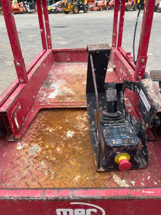 2018 MEC MICRO 19 Scissor Lift