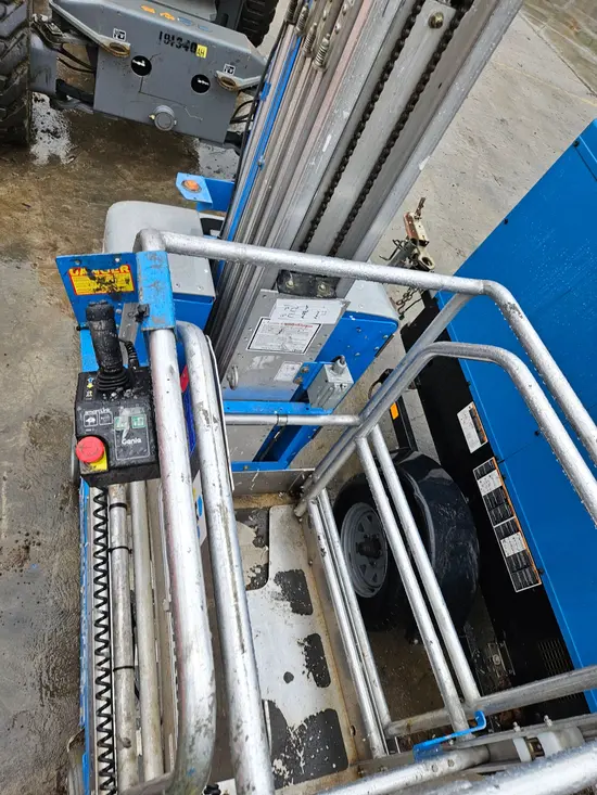 2018 Genie GR-20 Self-Propelled One-Person Lift