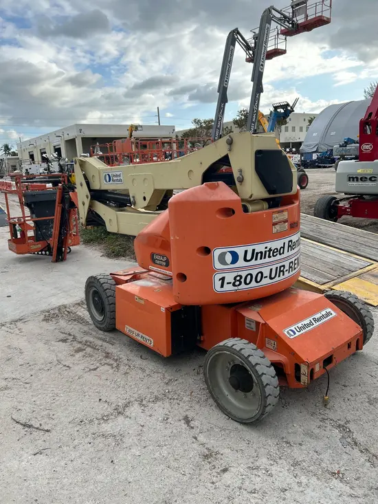 2017 JLG E400AJPN Articulating Boom Lift