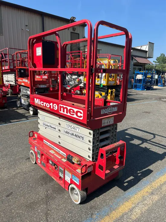 2019 MEC MICRO 19 Scissor Lift