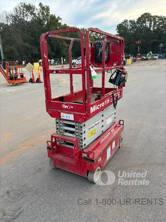 2018 MEC MICRO 19 Scissor Lift