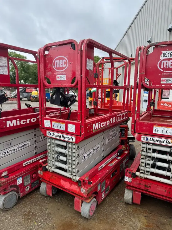 2019 MEC MICRO 19 Scissor Lift