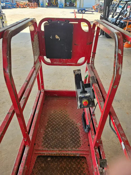 2019 MEC MICRO 19 Scissor Lift