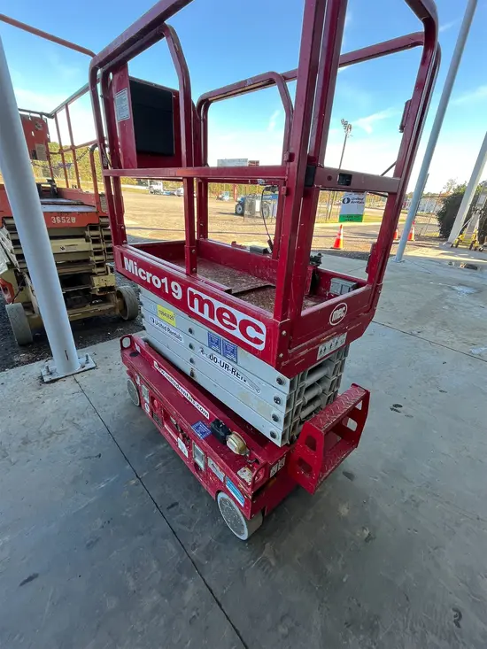 2018 MEC MICRO 19 Scissor Lift