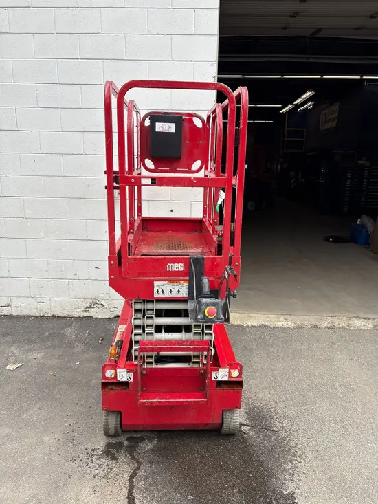 2019 MEC MICRO 19 Scissor Lift