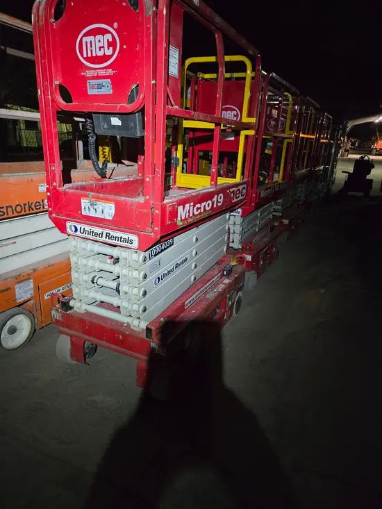 2019 MEC MICRO 19 Scissor Lift