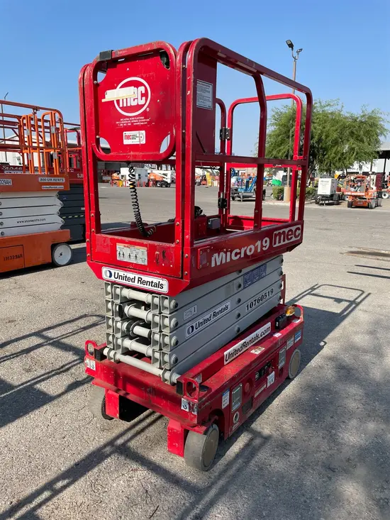 2018 MEC MICRO 19 Scissor Lift