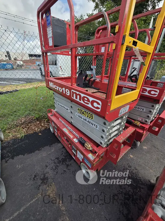 2019 MEC MICRO 19 Scissor Lift