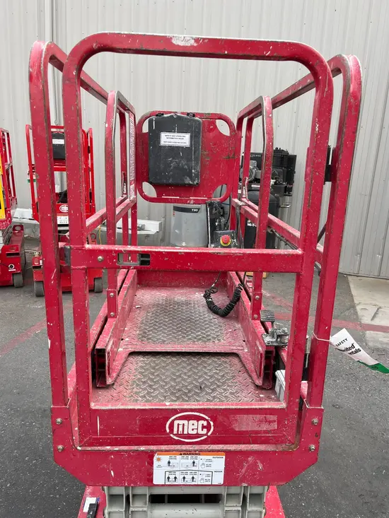 2018 MEC MICRO 19 Scissor Lift