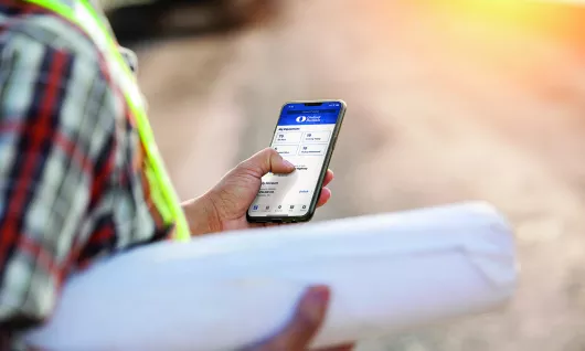 Construction worker using United Rental mobile app