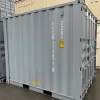 Vista lateral en ángulo de un contenedor para almacenamiento gris
