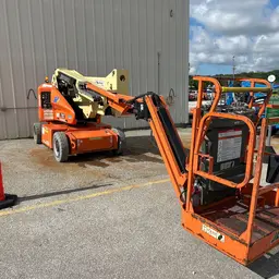 2017 JLG E400AJPN Articulating Boom Lift
