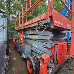 2016 Skyjack SJ9250RT Rough Terrain Scissor Lift
