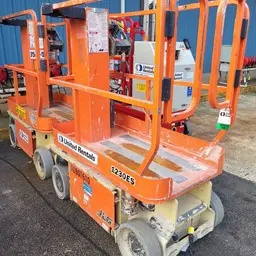 2018 JLG 1230ES Self-Propelled One-Person Lift