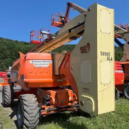 2017 JLG 800AJ Articulating Boom Lift