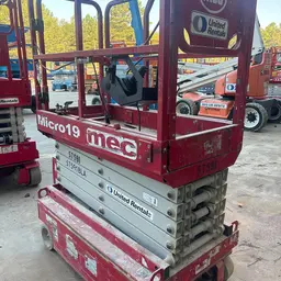 2018 MEC MICRO 19 Scissor Lift
