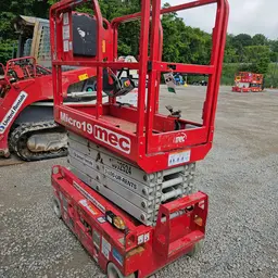 2019 MEC MICRO 19 Scissor Lift