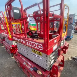 2019 MEC MICRO 19 Scissor Lift