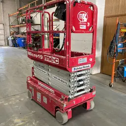 2018 MEC MICRO 19 Scissor Lift