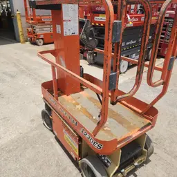 2017 JLG 1230ES Self-Propelled One-Person Lift