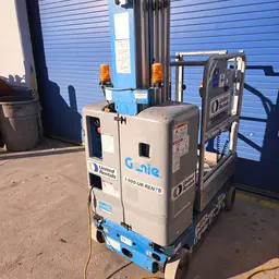 2015 Genie GR-20 Self-Propelled One-Person Lift