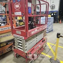 2018 MEC MICRO 19 Scissor Lift