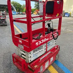 2017 MEC 1330SE Scissor Lift