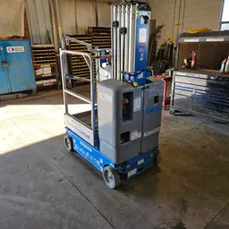 2018 Genie GR-20 Self-Propelled One-Person Lift