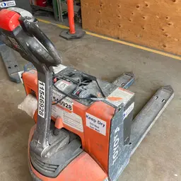 2022 Toyota 8HBW23 Jack