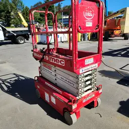 2018 MEC MICRO 19 Scissor Lift