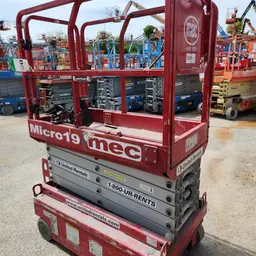 2018 MEC MICRO 19 Scissor Lift