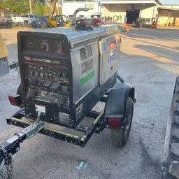 2021 Lincoln Electric VANTAGE 322 Welder