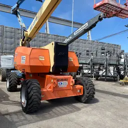 2017 JLG 800AJ Articulating Boom Lift