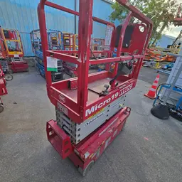 2018 MEC MICRO 19 Scissor Lift