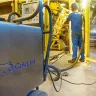 Nettoyeur à pression pour glace carbonique Cold Jet argent utilisé par un travailleur